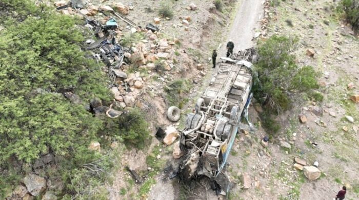 ইকুয়েডরে বাস খাদে পড়ে নিহত ৯