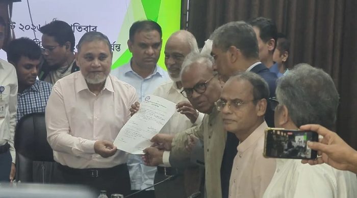 রাষ্ট্রপতি নির্বাচনে মির্জা ফখরুলের মনোনয়নপত্র দাখিল