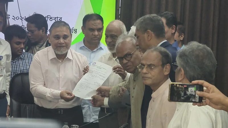 রাষ্ট্রপতি নির্বাচনে মির্জা ফখরুলের মনোনয়নপত্র দাখিল