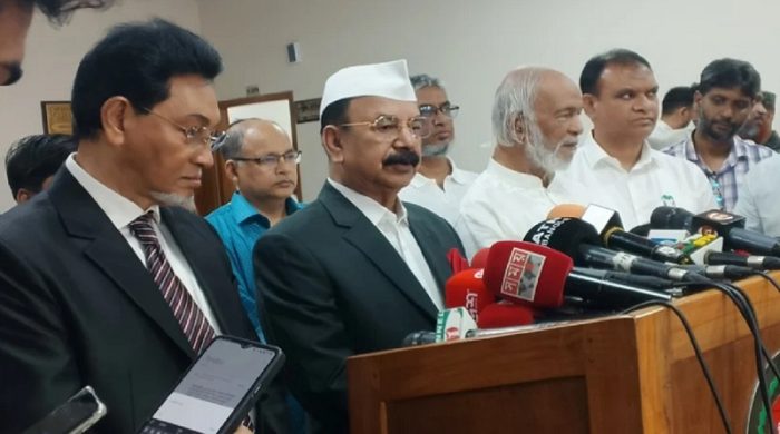 সংসদ থেকেই সংবিধানে সংশোধন করাতে হবে, রাস্তাঘাটে বলে লাভ নেই: গয়েশ্বর