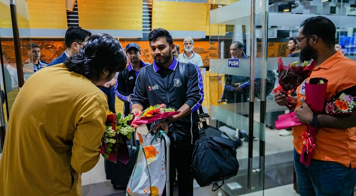 অস্ট্রেলিয়া সফর শেষে দেশে ফিরলো ক্রিকেট দলের একাংশ
