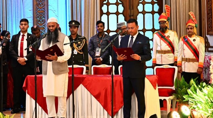 প্রতিমন্ত্রীর শপথ নিলেন হুমায়ুন কবির-শামীম কায়সার