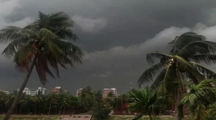 দেশে টানা ভারী বর্ষণের আভাস