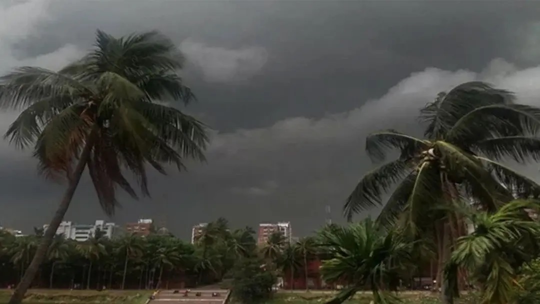 দেশে টানা ভারী বর্ষণের আভাস