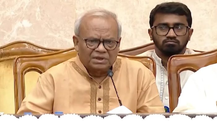 একটি ভগ্নস্তূপের ওপর দাঁড়িয়ে দেশ গড়ছে সরকার: রিজভী