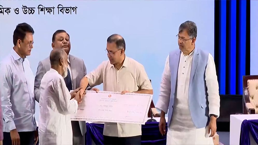 অবসরপ্রাপ্ত শিক্ষকদের বকেয়া অর্থ দিল সরকার